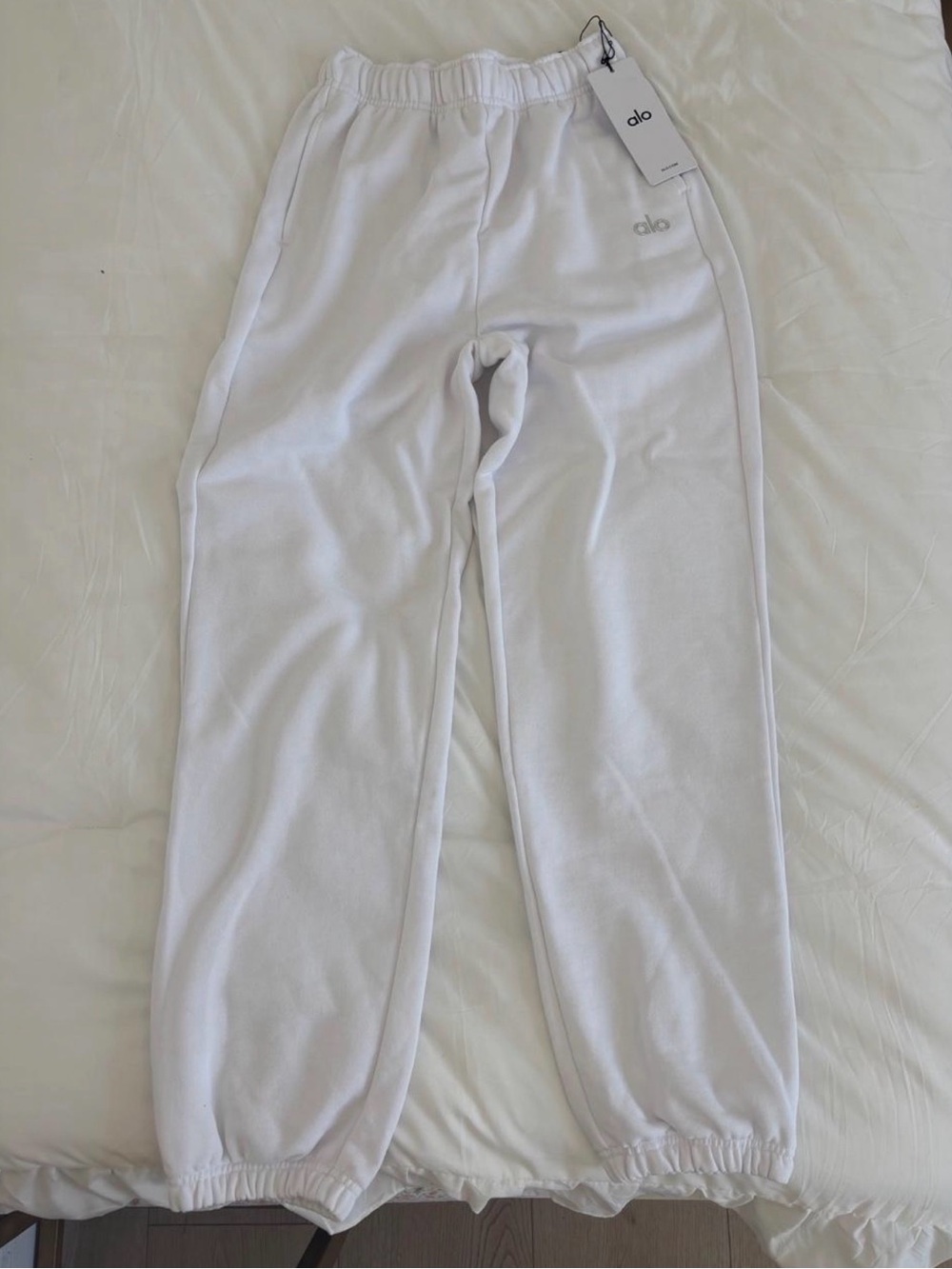Alo Accolade White Sweatpants - Picture 2 of 3